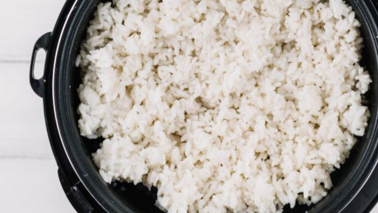 Cara Mudah Menanak Nasi yang Tidak Cepat Basi, Cuma Pakai 2 Bahan Dapur