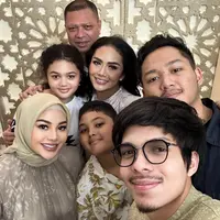 Atta Halilintar dan Aurel Hermansyah sambangi rumah Krisdayanti – Raul Lemos jelang berangkat mudik Lebaran idul Fitri 2023 ke Jember (Foto: Instagram aurelie.hermansyah)