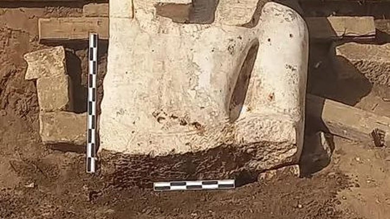 patung ramses ii