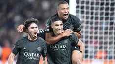 Para pemain Paris Saint-Germain (PSG) merayakan gol yang dicetak oleh Achraf Hakimi ke gawang Borussia Dortmund pada laga Liga Champions di Stadion Parc des Princes, Rabu (20/9/2023). PSG menang dengan skor 2-0. (AP Photo/Michel Euler)