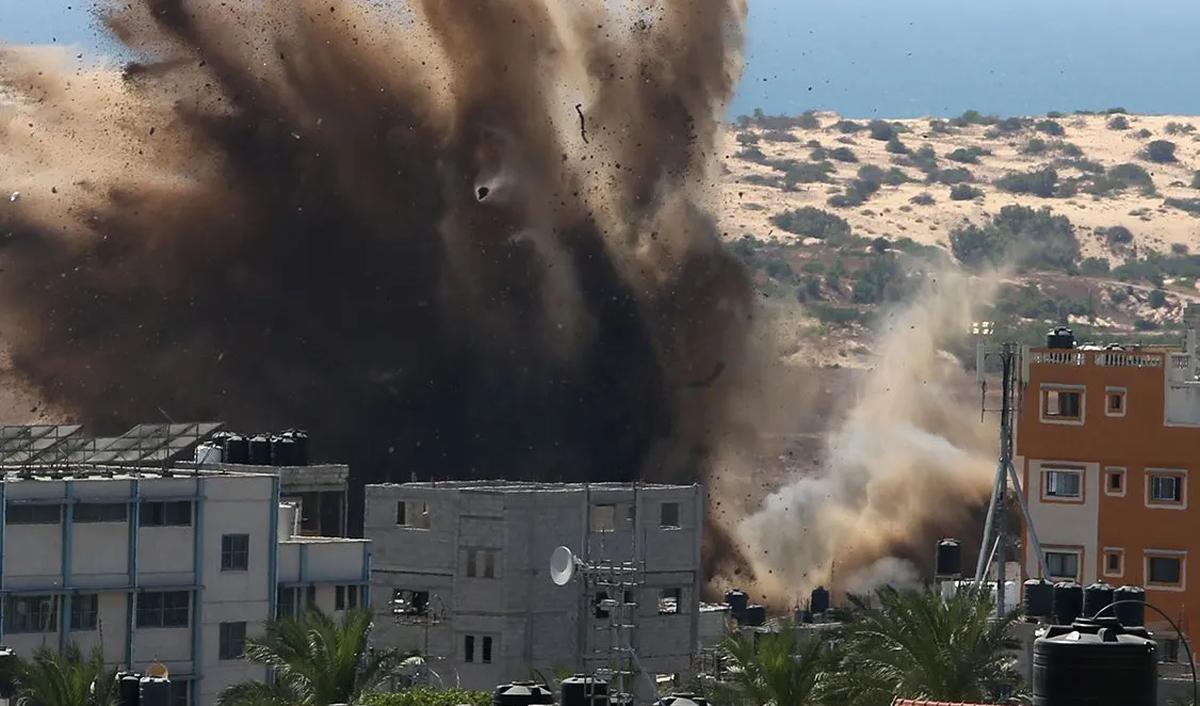 Selain itu, risiko geopolitik global semakin meningkat seiring dengan konflik di Gaza antara Israel dan Hamas.&nbsp;