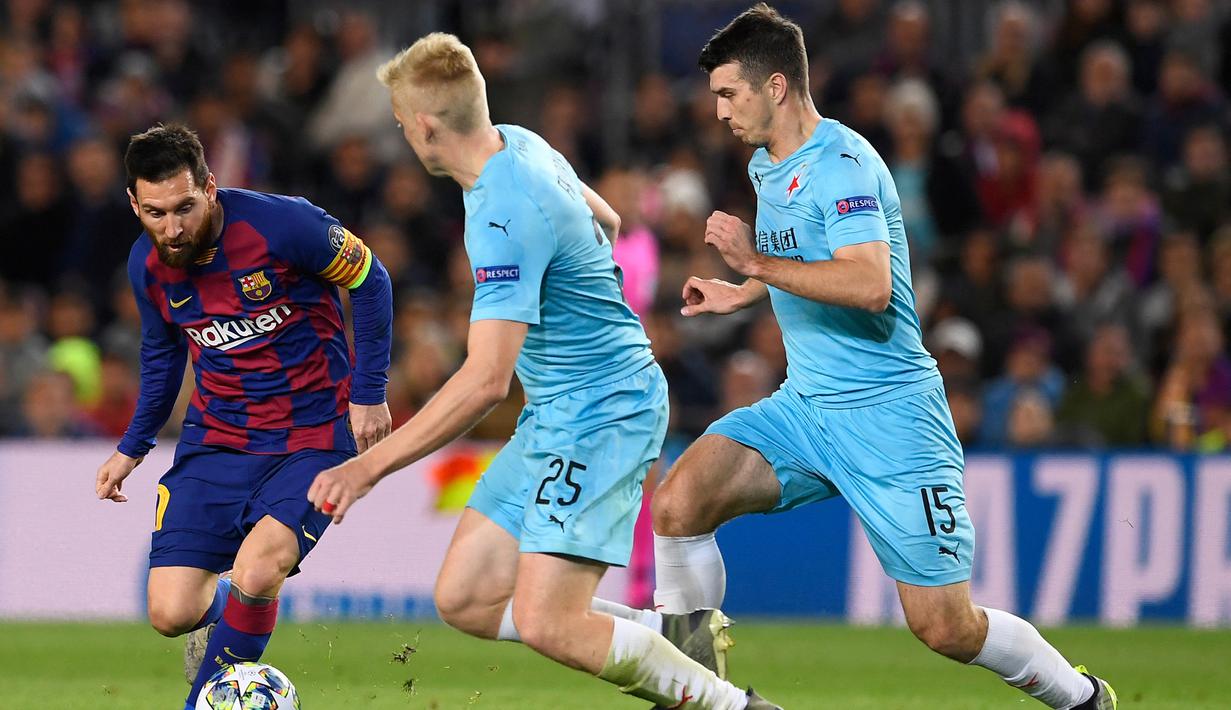 Pada pertengahan musim 2017/2018, Ondrej Kudela (kanan) dilepas FC Slovan Liberec ke SK Slavia Praha dengan nilai transfer 400 ribu euro. Ia bertahan selama 4,5 musim dan bermain dalam total 139 laga dengan torehan 14 gol dan 1 assist, termasuk bermain di Liga Champions pada musim 2019/2020, Europa League 2018/2019 dan 2020/2021, dan Europa Conference League 2021/2022. (AFP/Josep Lago)