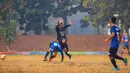 Pemain berebut bola saat laga Liga Ayo Jakarta 2019. (Liga Ayo)