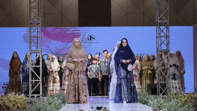Suasana peragaan busana koleksi Alhambra dari desainer Cynthia Mahendra lini busana Jawhara Syari. (Foto: Dok. Tim Cynthia Mahendra)