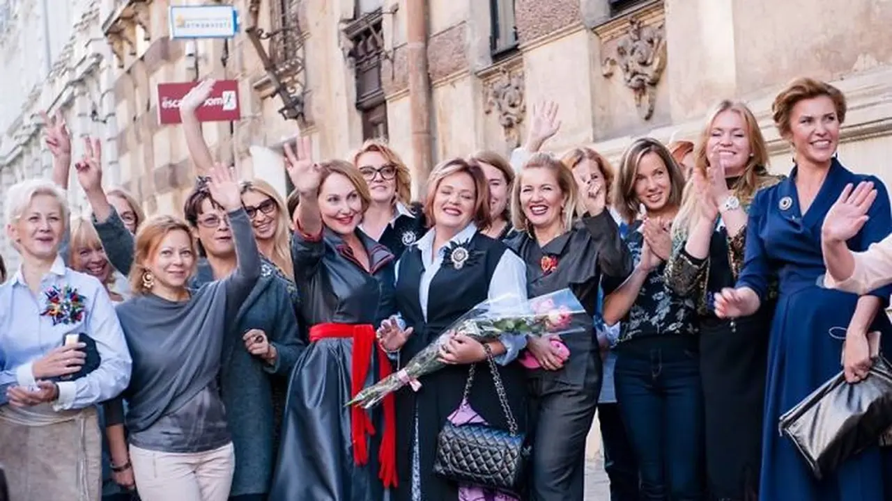 [BIntang] Percantik Dunia, Cewek Ini Makeover Para Perempuan di Latvia