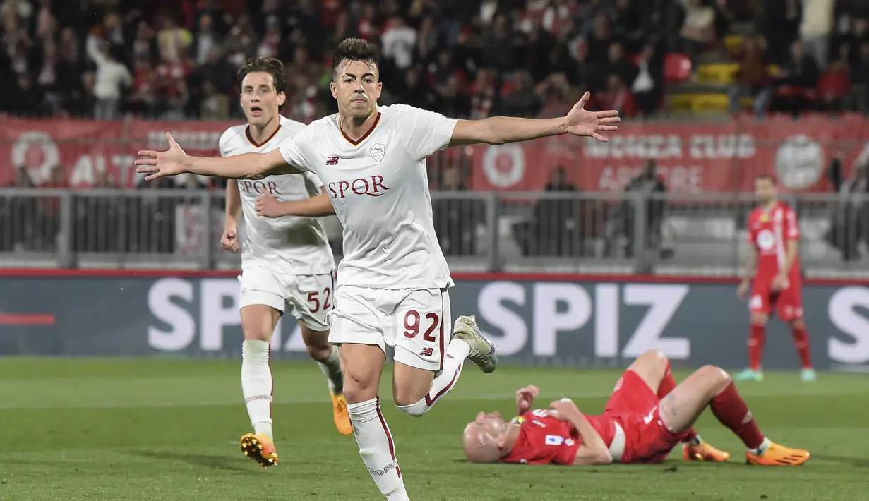 Stephaan El Shaarawy ('24) membawa pasukan Jose Mouringo memimpin. (Claudio Grassi/LaPresse via AP)