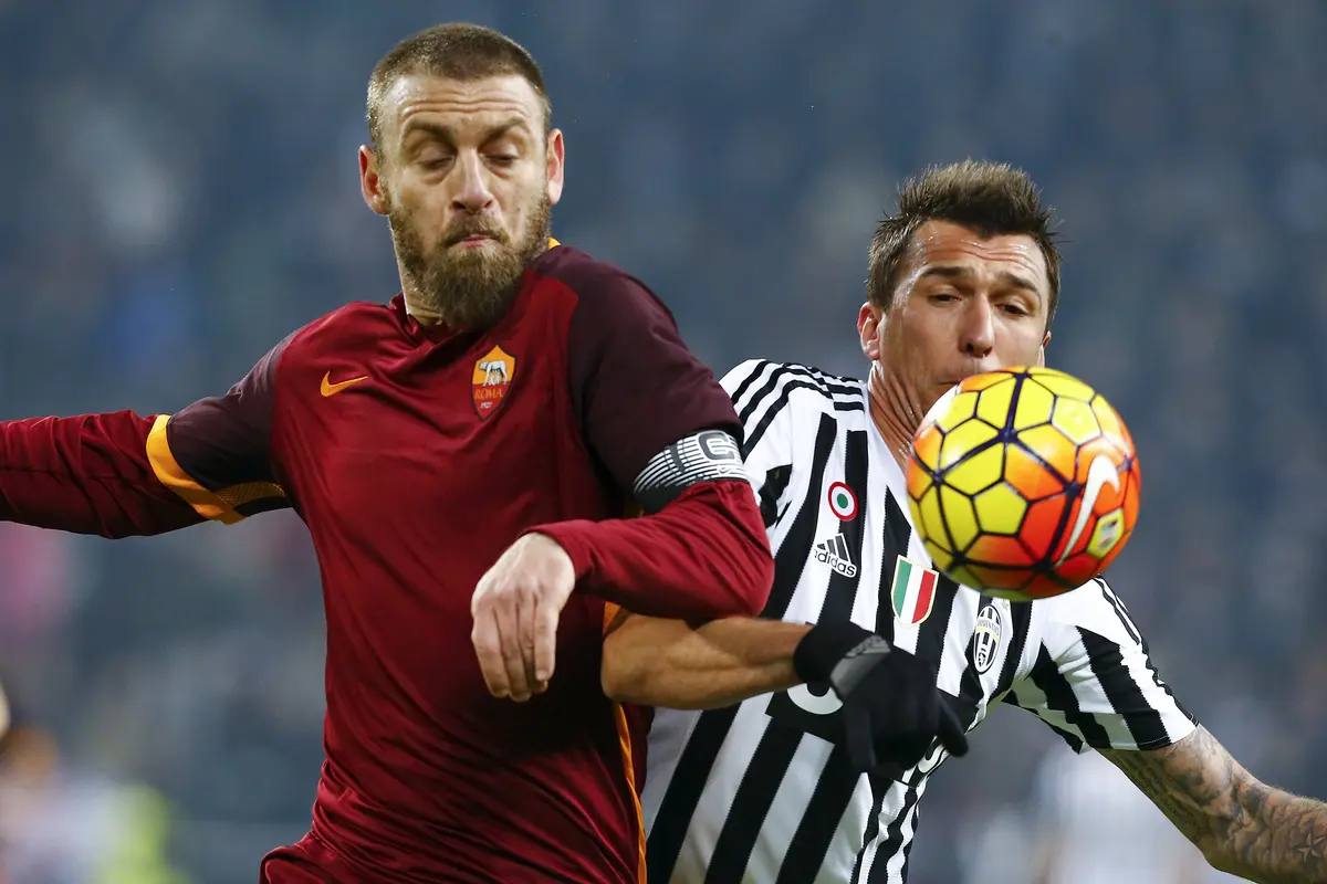 Mario Mandzukic vs Daniele De Rossi