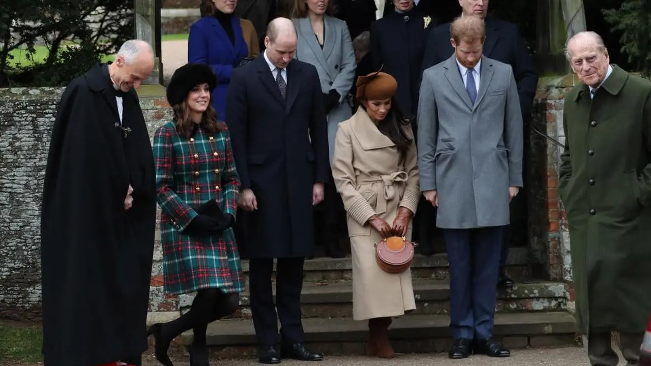 Ikut Calon Suami, Gaya Natalan Meghan Markle yang Super Elegan