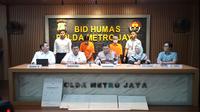 Tersangka yang diduga terlibat dalam aksi penipuan yang mengatasnamakan TASPEN  berhasil diamankan oleh Polda Metro Jaya.