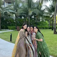 Nagita Slavina tunjukkan kekompakkan dengan adik kandung dan iparnya saat libur Lebaran di Bali [@caca_tengker]