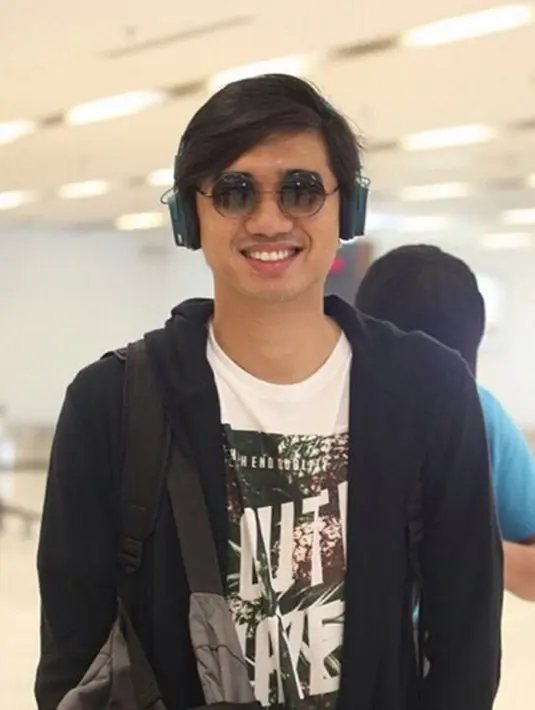 Vokalis Sheila On 7 adalah Akhdiyat Duta Modjo atau lebih akrab disapa Duta 'Sheila On 7'. (viainstagram@duta507/Bintang.com)