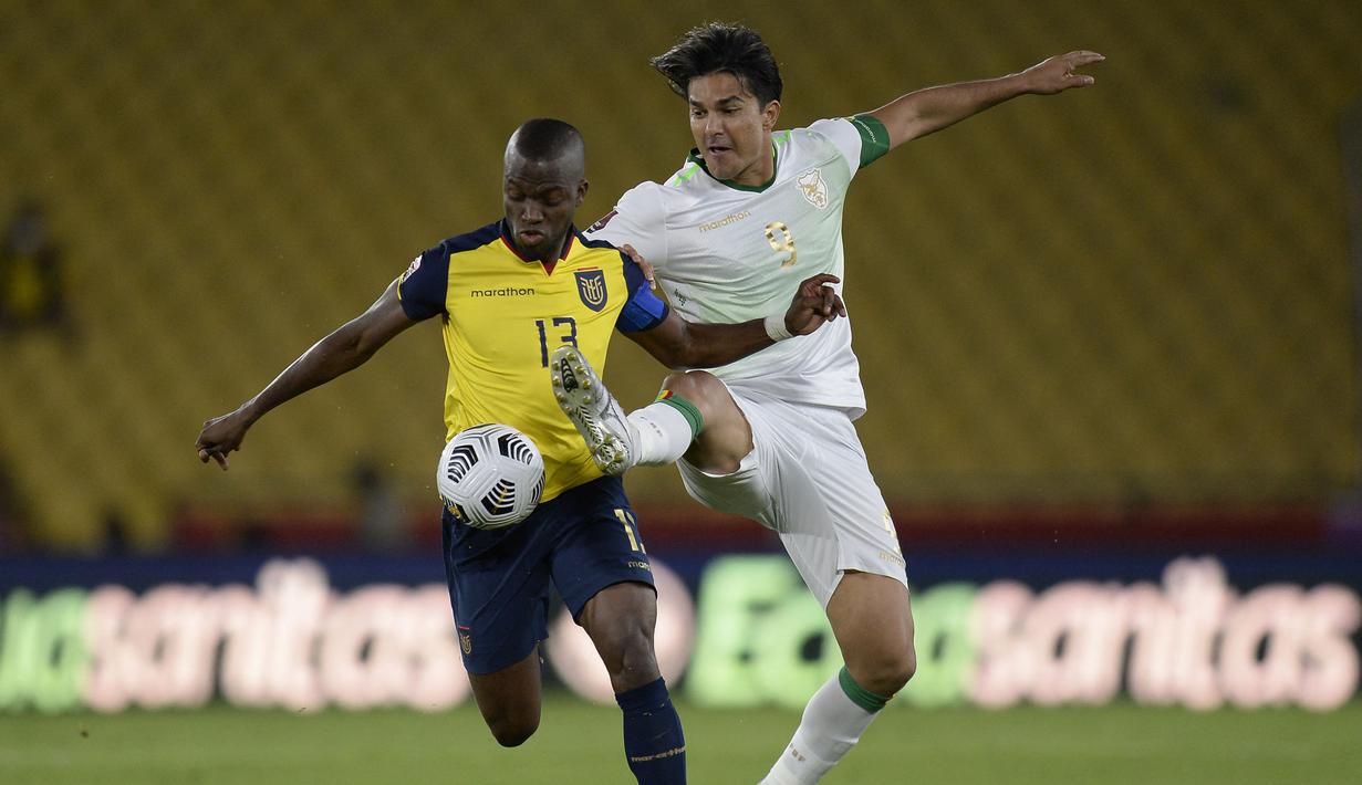 Enner Valencia merupakan pemain dengan caps terbanyak di Timnas Ekuador. Striker 32 tahun itu tercatat telah mengantongi 74 caps. Ia pernah merasakan kompetisi di Liga Inggris bersama West Ham United dan Everton. Kini, Valencia tengah membela klub Turki, Fenerbahce. Ia telah mencatat 39 gol dan 14 assists dari 87 penampilannya. (AFP/Rodrigo Buendia)