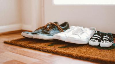 7 Tips Menghilangkan Bau Sepatu tanpa Dijemur Seharian, Ampuh dan Praktis