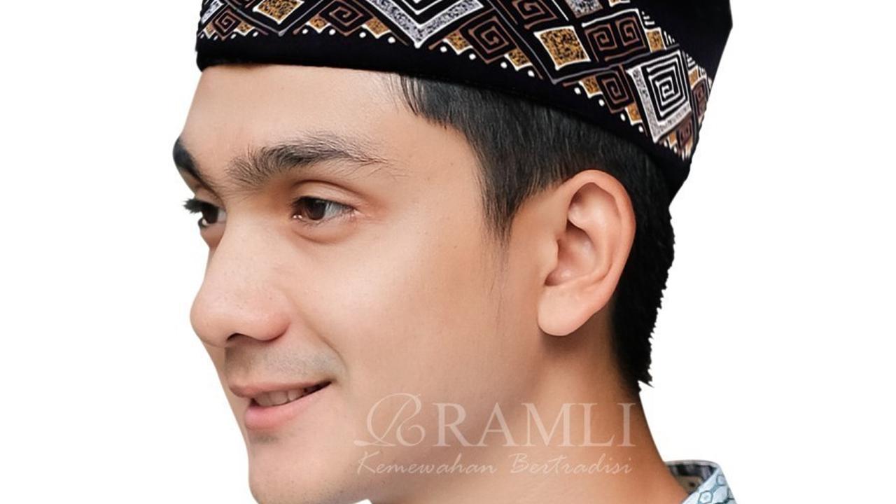 rekomendasi model peci pria untuk lebaran 2025