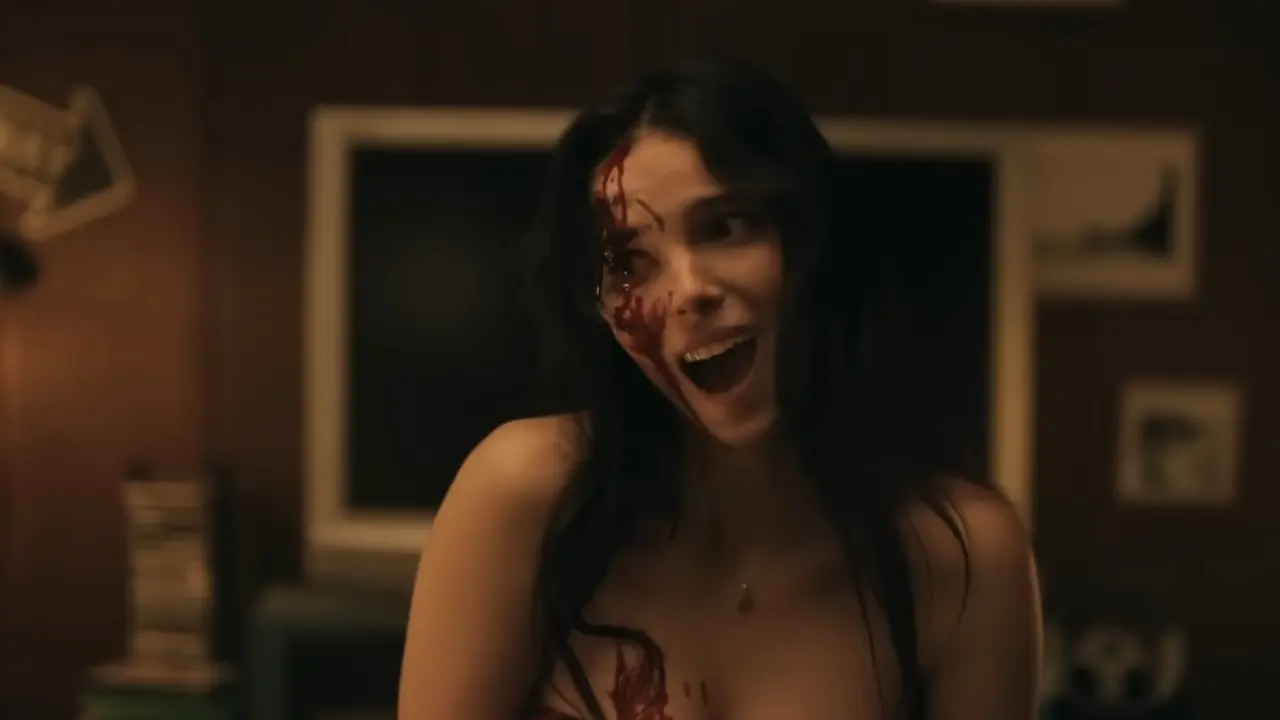 Inde Navarrette sebagai Nikki Freeman di film Obsession