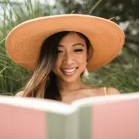 ilustrasi perempuan baca buku/Photo by Mental Health America (MHA) from Pexels