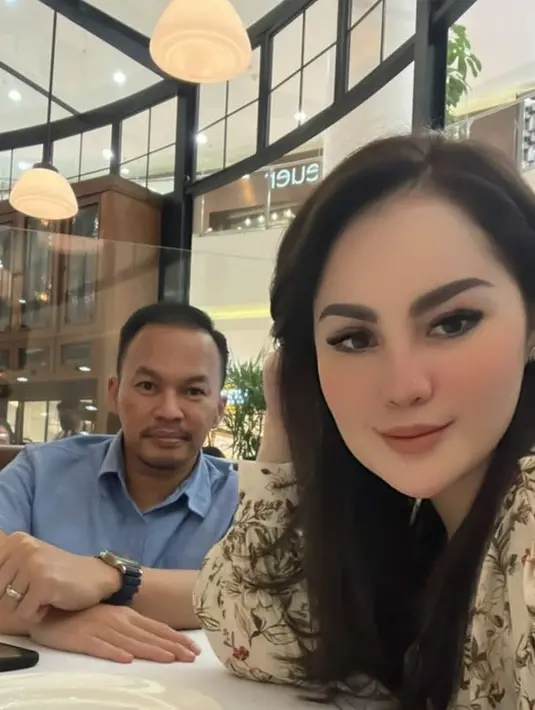 Keduanya terlihat memamerkan momen mesra di media sosial Instagram. Faisal sendiri yang mengunggahnya untuk publik. (instagram/harrisfaisal_11)