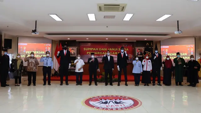 Naturalisasi tiga pebasket yaitu Marques Bolden, Dame Diagne, dan Serigne Modou Kane  menjadi WNI.