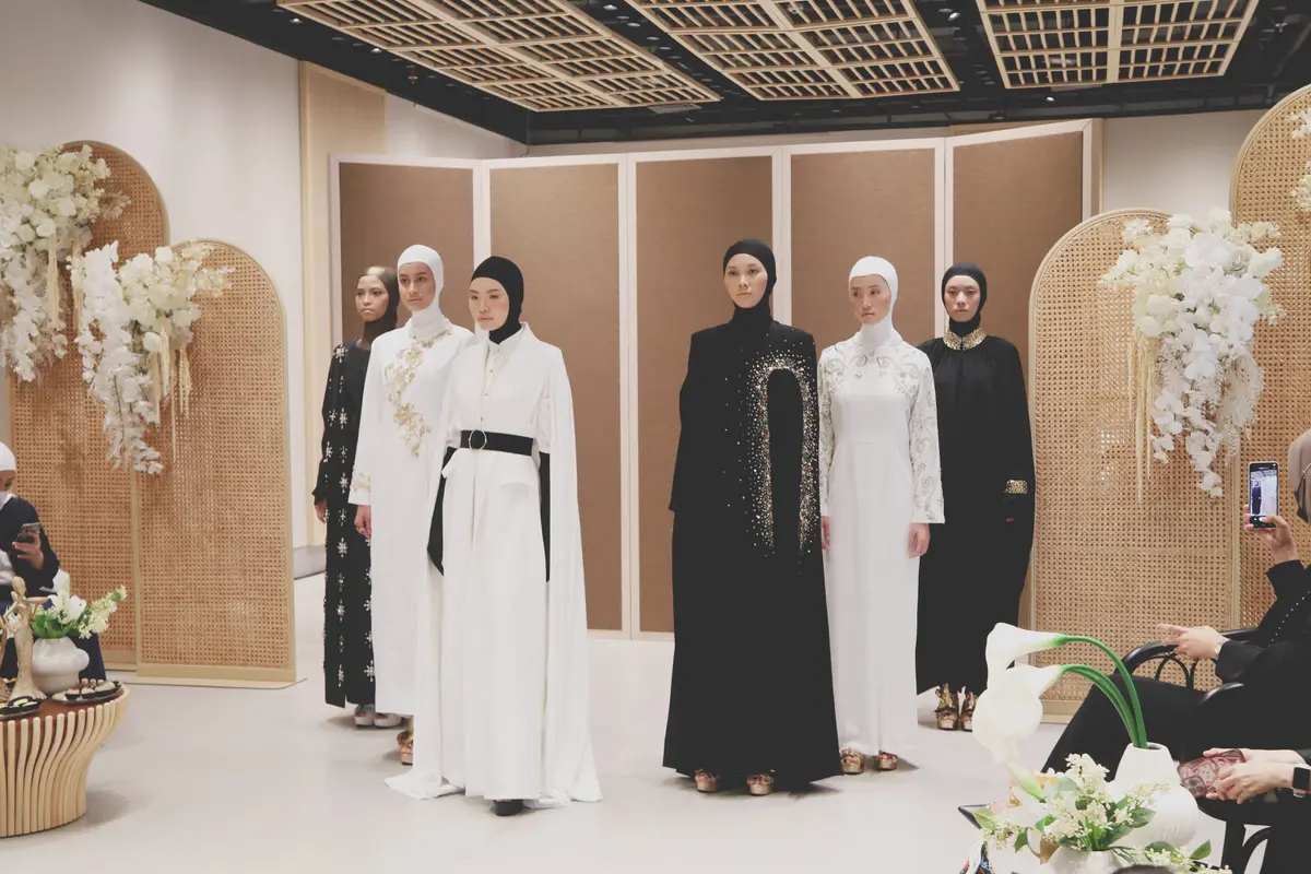 Inspirasi Busana Monokrom Sebagai Pilihan Baju Lebaran dari Diniira X Vivere