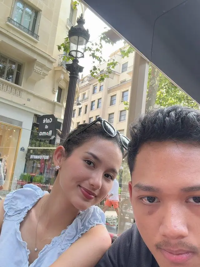 7 Potret Azriel Hermansyah dan Sarah Menzel di Paris, Seru Nonton Olimpiade
