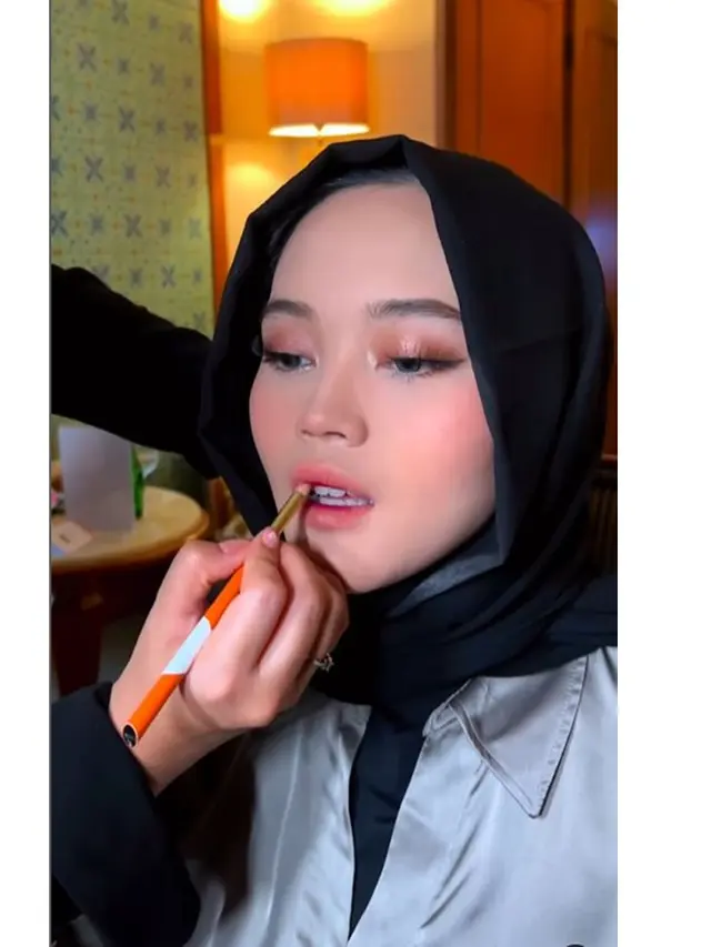 6 Potret Putri Delina di Lamaran Rizky Febian dan Mahalini, Kompak Bareng 2 Adiknya