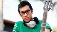 Gilbert Pohan Galau antara Berenang dan Bernyanyi