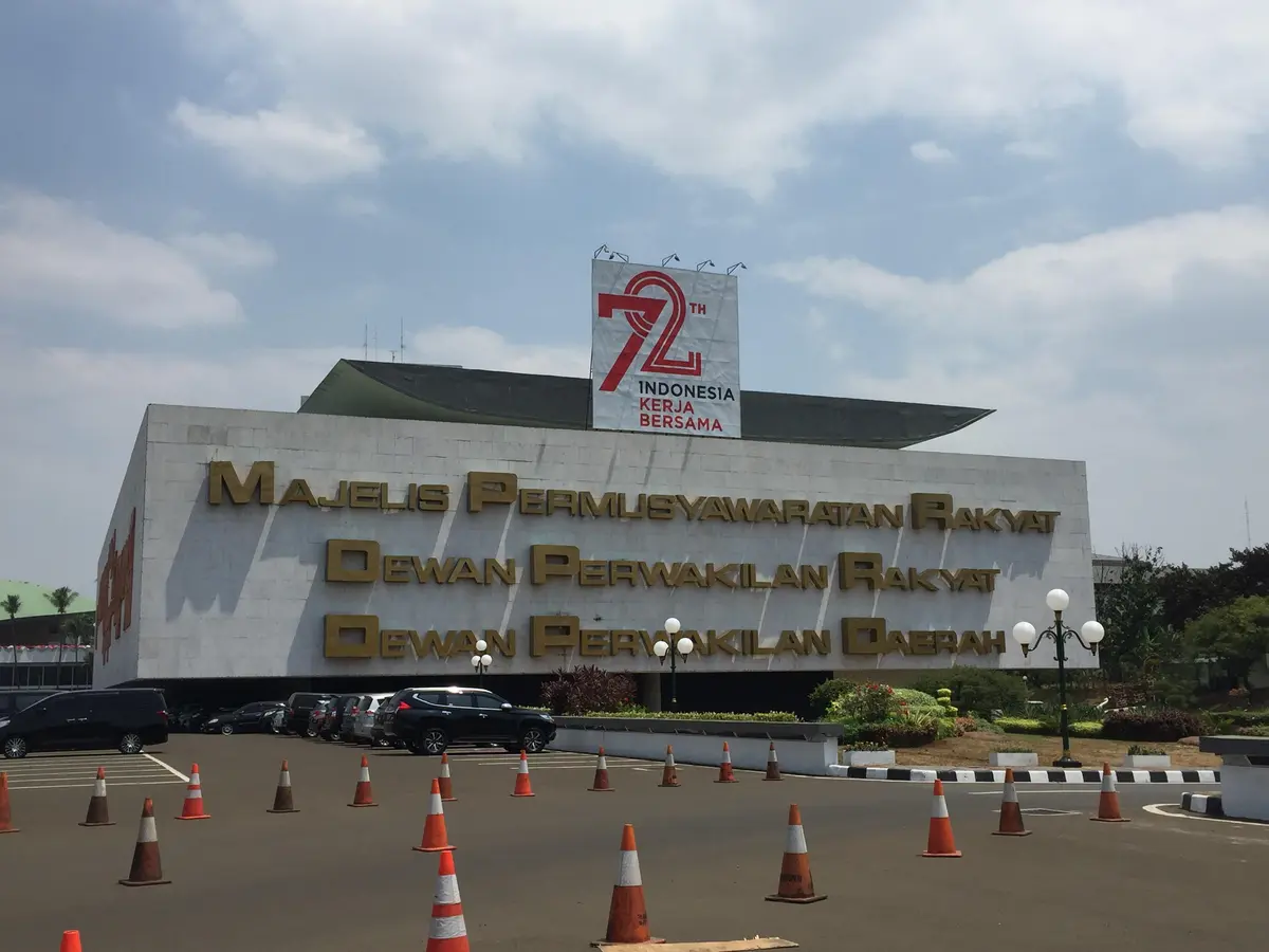 Sambil Menangis, Anggota DPR PDIP Beri Klarifikasi Soal Menonton Video Porno  Saat Rapat - News Liputan6.com