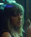 Taylor Swift terlihat minum minuma beralkohol dala video End Game. Namun sepertinya itu adalah whiskey, minuman Old Fashioned yang ia sebut di Getaway Car, lagu lain di album Reputation. (Cosmopolitan)