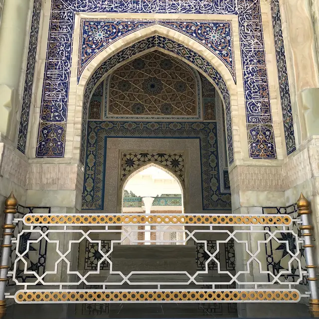 Merupakan tempat makam imam bukhari di Rusia.