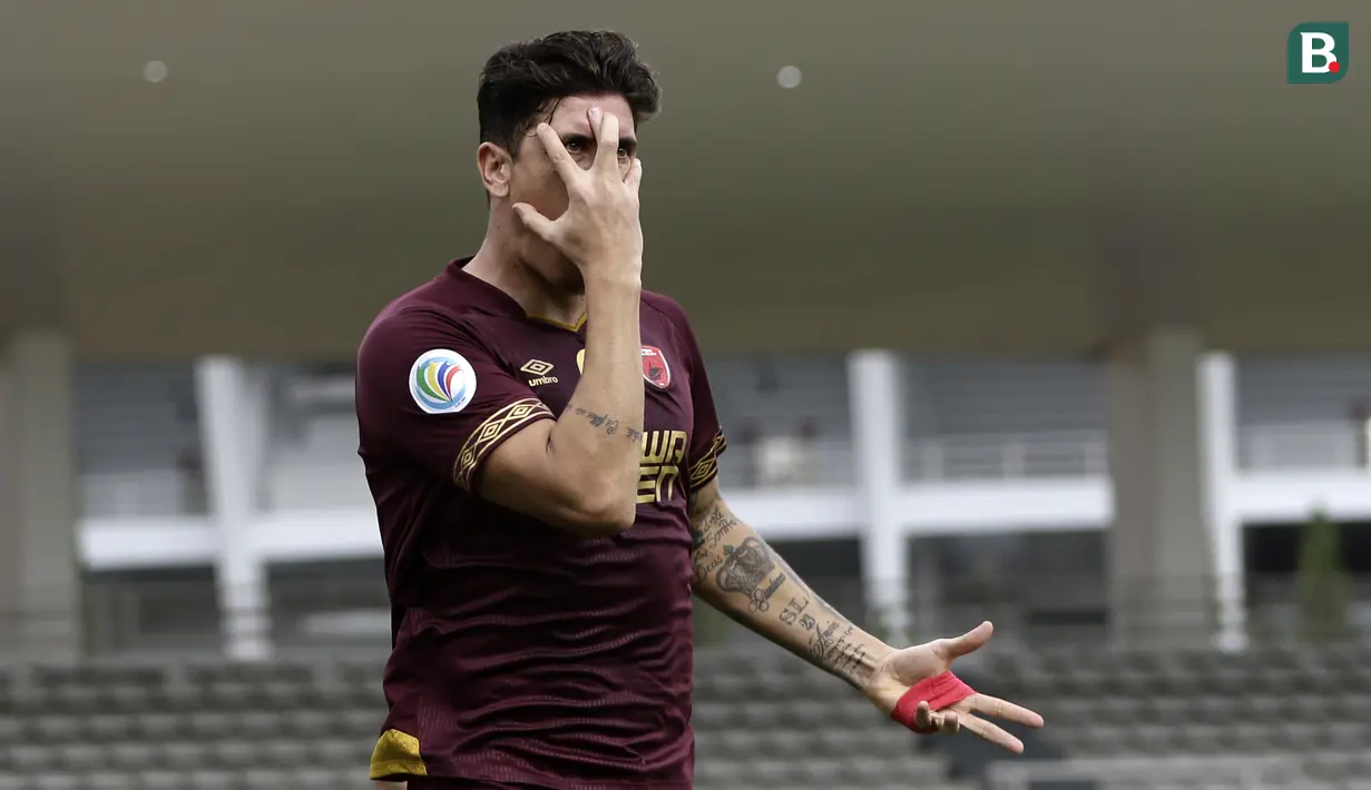 Striker PSM Makassar, Giancarlo Rodrigues, melakukan selebrasi usai mencetak gol ke gawang Shan United pada laga Piala AFC 2020 di Stadion Madya, Senayan, Jakarta, Rabu (26/2). PSM menang 3-1 atas Shan United. (Bola.com/Yoppy Renato)