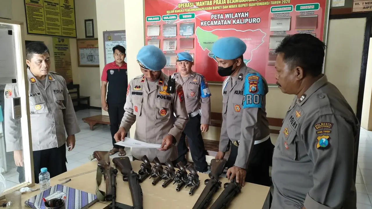 Divisi Propam Polresta Banyuwangi Periksa senja dan kelengkapan lainya  di sejumlah polsek di Banyuwangi (Istimewa)