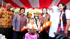 Komunitas Saya Perempuan Antikorupsi (SPAK) peringati Hari Kartini dan satu tahun hari jadi  SPAK di gedung Komisi Pemberantasan Korupsi (KPK), Jakarta Selatan, Selasa (21/4/2015). (Liputan6.com/Yoppy Renato)