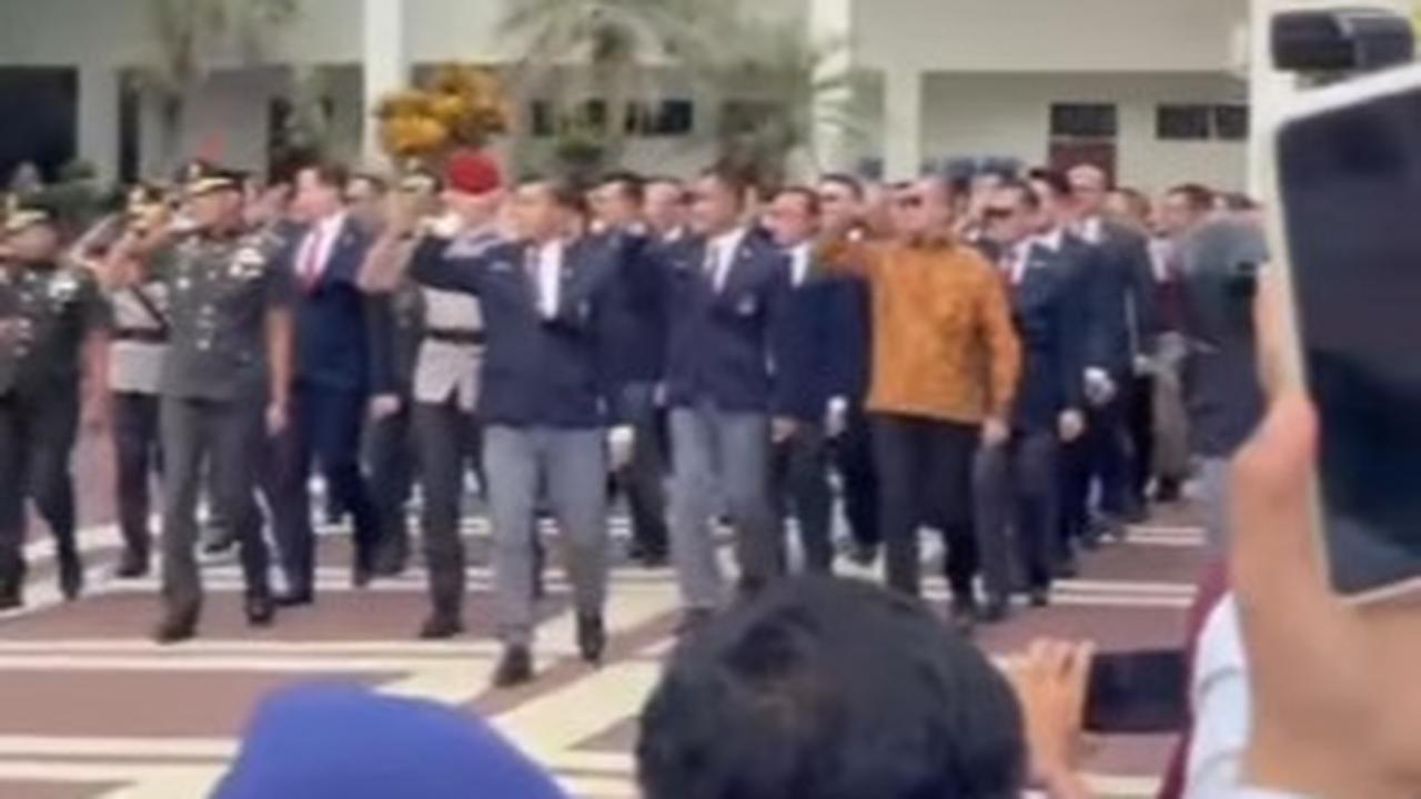 Defile Alumni SMA Taruna Nusantara