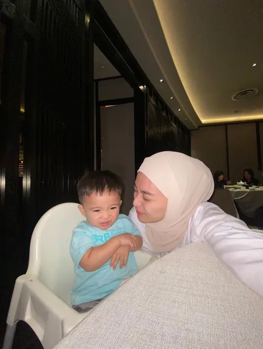 [Instagram/nathalieholscher]