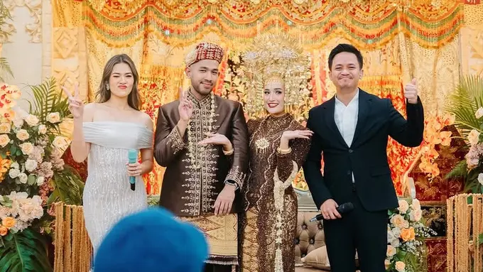 Tampilan Raisa saat nyanyi di kondangan. [@artmospoto]