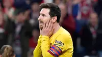 Reaksi striker Barcelona, Lionel Messi usai melewatkan peluang mencetak gol ke gawang Athletic Bilbao pada babak perempat final Copa del Rey di San Mames, Kamis (6/2/2019). Barcelona kandas di babak perempat final Copa del Rey setelah takluk 0-1 di kandang Athletic Bilbao . (AP/Alvaro Barrientos)