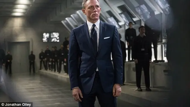 [Bintang] Daniel Craig