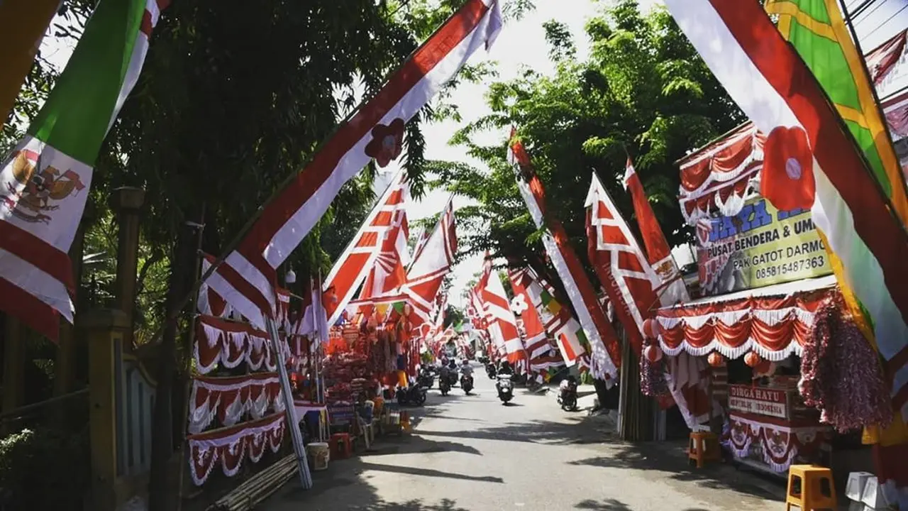 7 Potret Kampung Bendera di Surabaya yang Semarak Saat Bulan Agustus