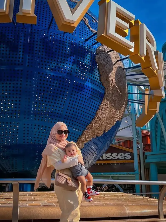 Tanpa Ditemani Sule, Intip 7 Potret Gaya Kompak Nathalie Holscher dan Anak-anaknya Saat Liburan di Singapura