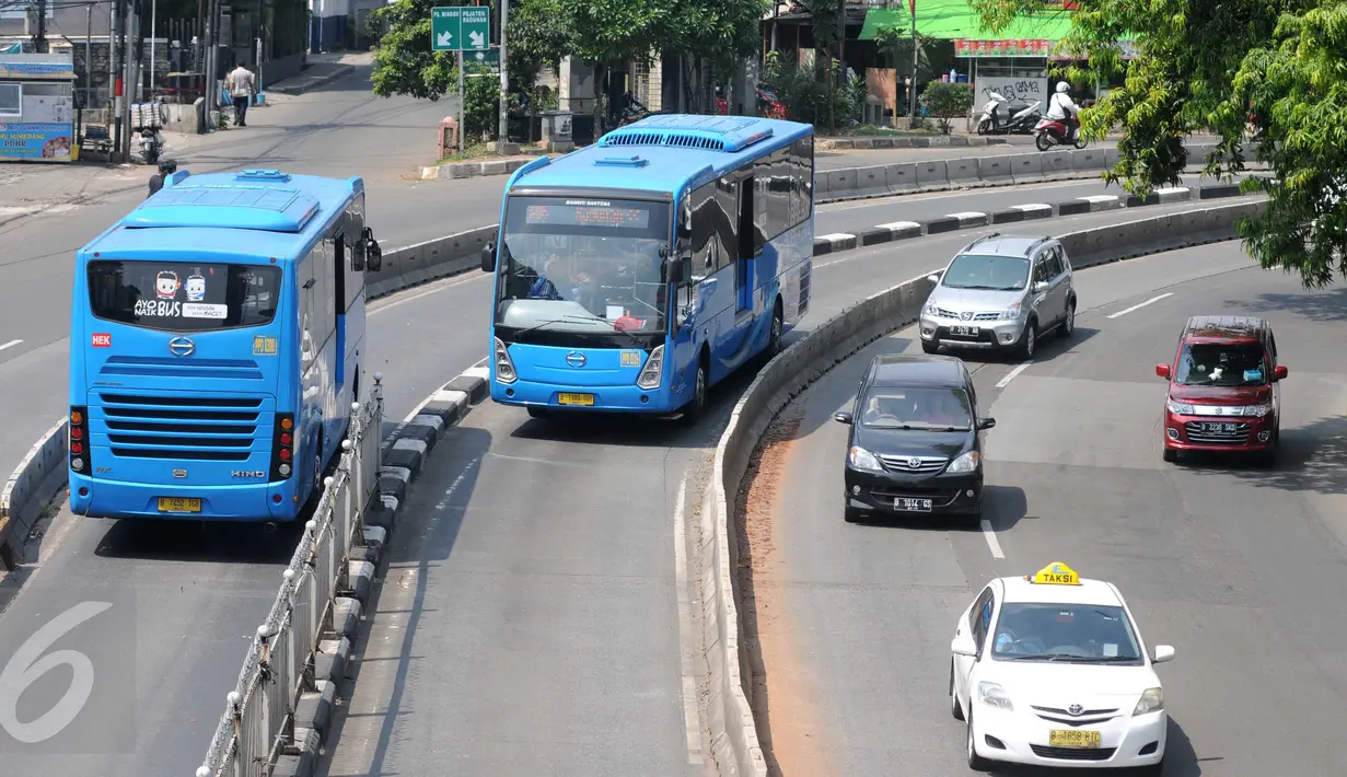 Pengemudi motor jadi korban ugal-ugalan supir Transjakarta