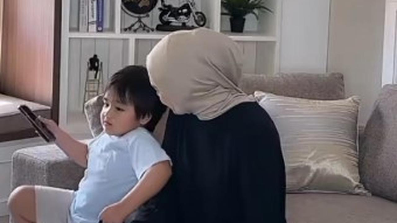 Momen Siti Nurhaliza Lagi Asyik Nyanyi, Tiba-Tiba sang Anak Datang - Tanpa Bersalah Sebut 'Ibu Bising'