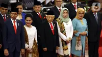 (kiri ke kanan) Joko Widodo atau Jokowi, Iriana, Ma'ruf Amin, Wury Estu Handayani, Mufidah, dan Jusuf Kalla foto bersama usai pelantikan Presiden dan Wakil Presiden RI periode 2019-2024 di Gedung Nusantara, Jakarta, Minggu (20/10/2019). (Liputan6.com/JohanTallo)