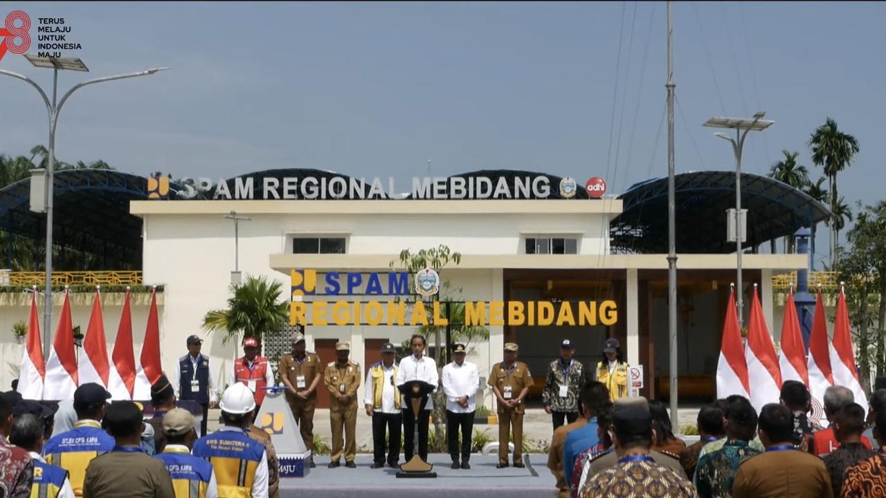 Presiden Joko Widodo (Jokowi) meresmikan Sistem Penyediaan Air Minum (SPAM) Regional Mebidang di Kota Binjai, Sumatera Utara.