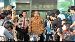 Darmin Nasution diperiksa terkait penerimaan seluruh permohonan keberatan Wajib Pajak atas Surat Ketetapan Pajak Nihil (SKPN) PPh Badan PT BCA Tbk, Jakarta, Senin (11/8/2014) (Liputan6.com/Panji Diksana) 