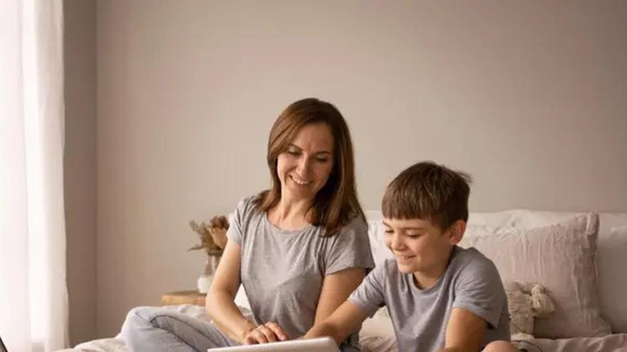 4 Cara Efektif Mengatur Waktu Bersama Anak untuk Ibu yang Bekerja