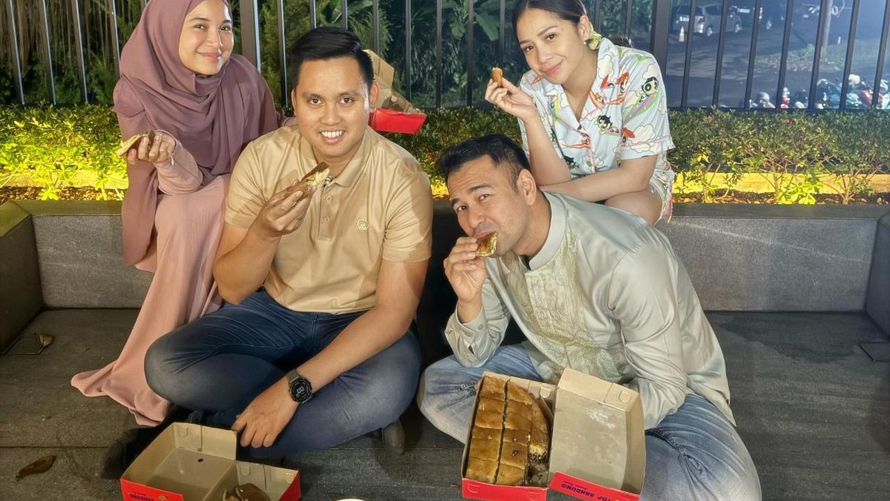 Ada juga yang salfok dengan penampilan Nagita Slavina. Nagita disebut tetap terlihat cantik meski baru bangun tidur.<br>