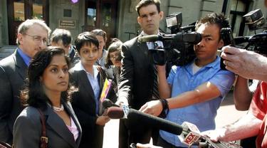 Nusrat Jahan Choudhury (kiri), seorang pengacara hak-hak sipil keturunan Bangladesh, akan bertugas di pengadilan distrik federal di negara bagian New York jika pencalonannya dikonfirmasi [File: Rick Bowmer/AP Photo]