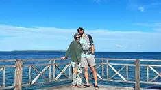 Selain bermain film KKN Di Desa Penari, Achmad Megantara populer sebagai pemeran Mas Boy dalam serial Catatan Si Boy the Series. Menikah sejak awal tahun 2022 ini, sebentar lagi ia pun akan menjadi seorang ayah. (Liputan6.com/IG/megantaraaa)
