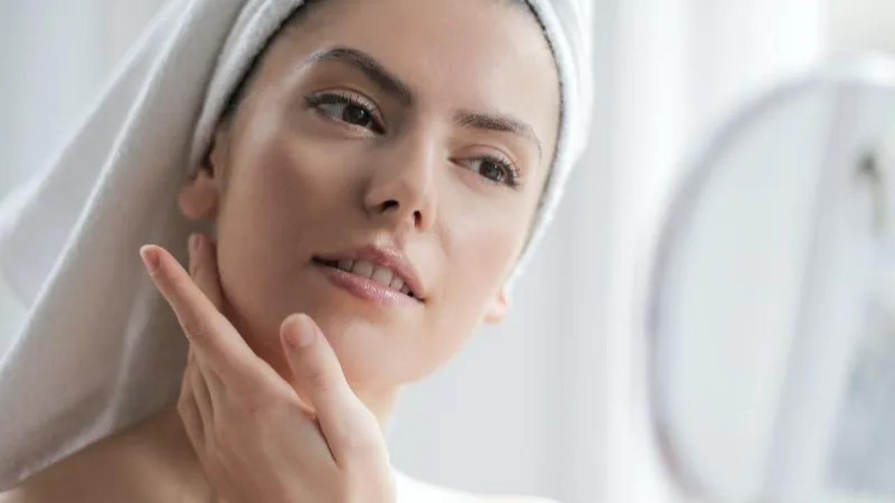 Dari krim wajah yang menutrisi hingga serum anti penuaan, Anna Lotan memberikan solusi terbaik bagi siapa pun yang ingin meningkatkan kecantikan alaminya.