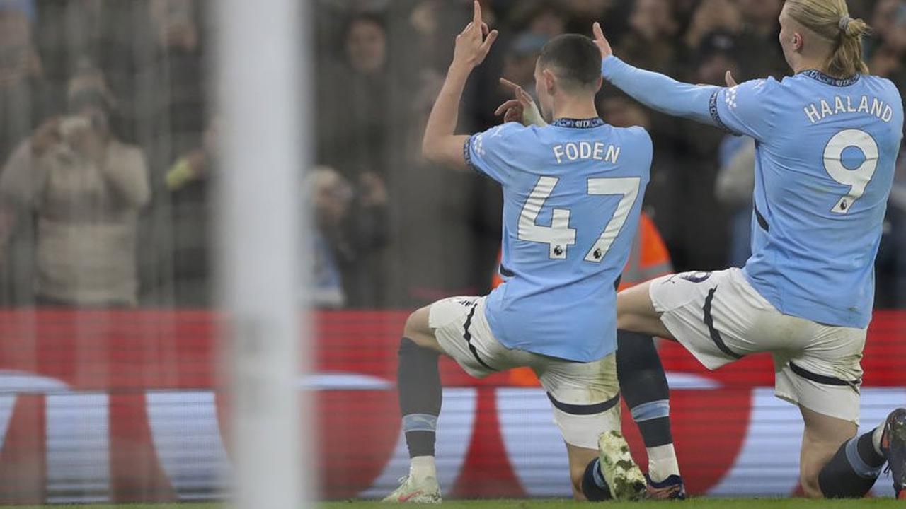 Perayaan gol Phil Foden dan Erling Haaland pada laga Man City vs Chelsea di pekan ke-23 Premier League 2024/2025 (c) AP Photo/Scott Heppell